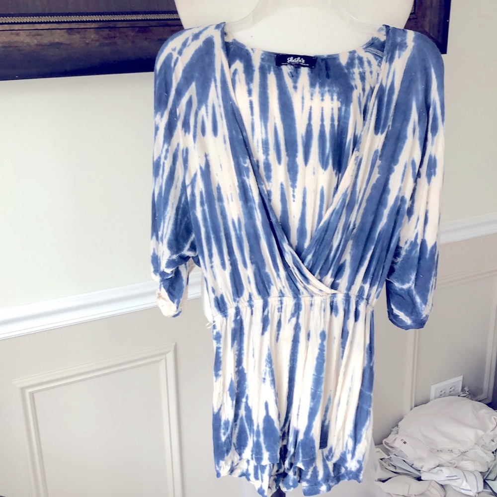 Cute LuLu’s Blue / White Tie Dye Flowy Romper